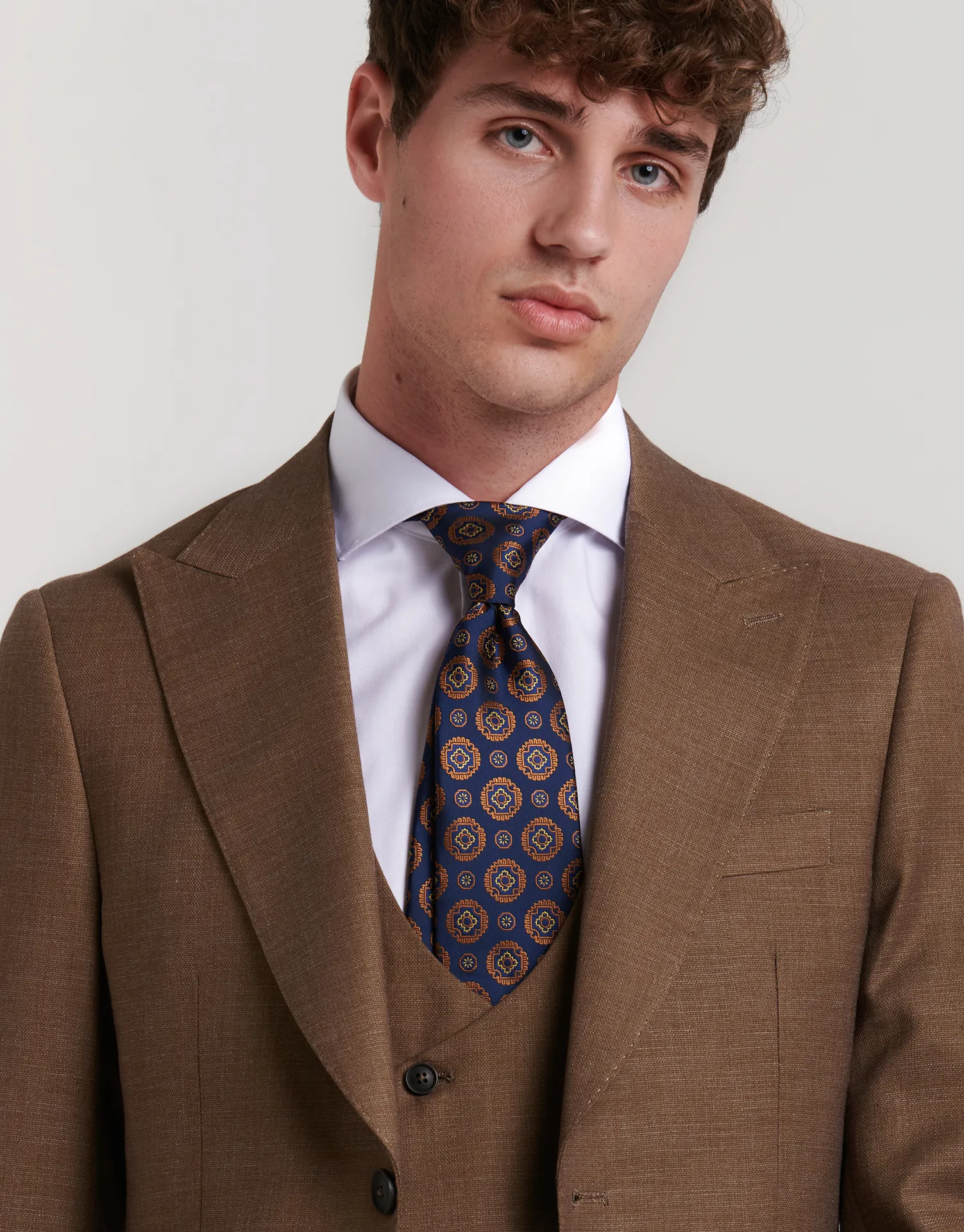 AMERICANA TRAJE ENTALLADA SOLAPA PUNTA - Image 7