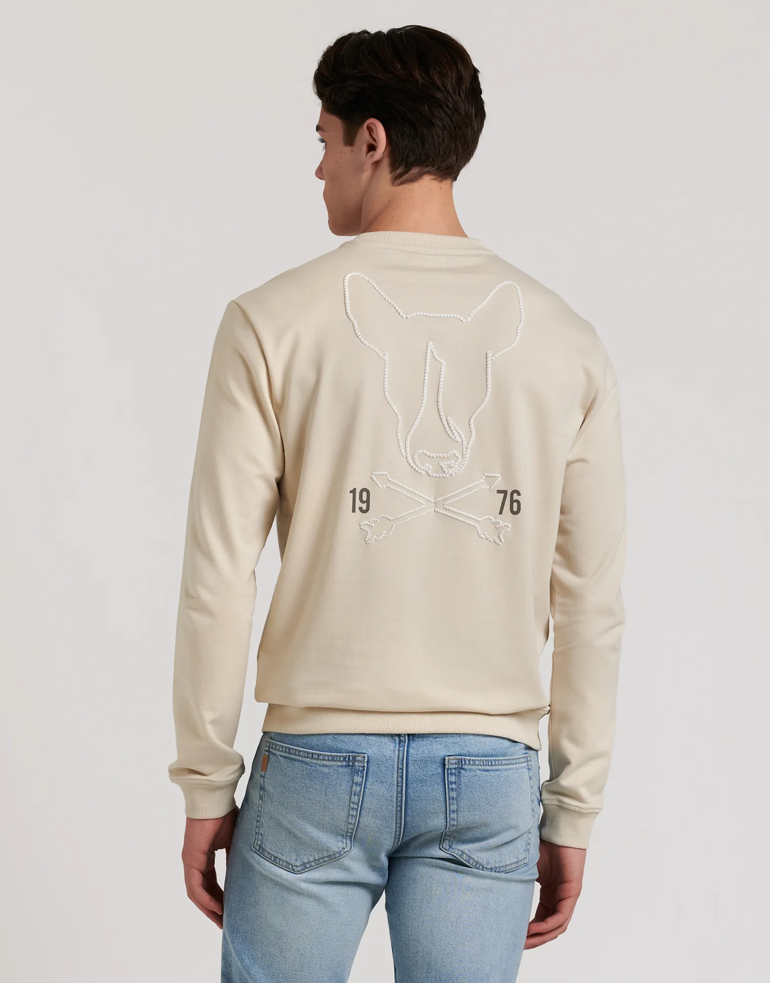 SUDADERA LOGO PERRO ESPALDA